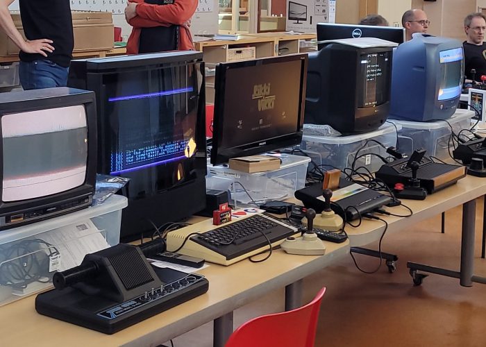 Many different Atari computer on a table with CRT screens